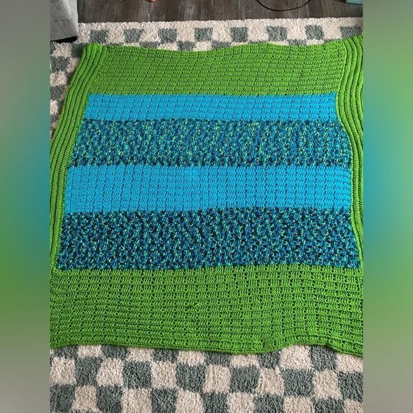 VTG Afghan Blanket Handmade Crocheted Hippie Boho Striped Blanket Green Blue - Picture 4 of 6